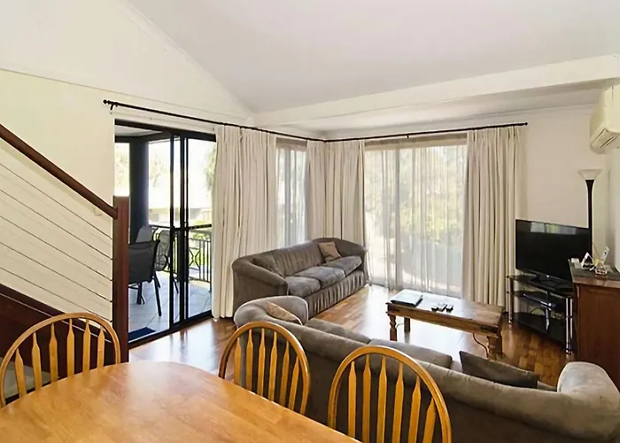 Sixteen At Cape View Escapes