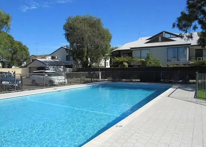 Sixteen At Cape View Escapes